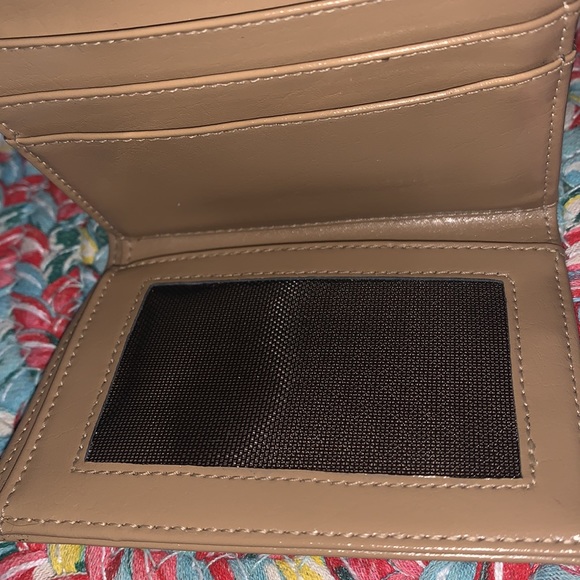 Guess Wallet (small) - Picture 7 of 10